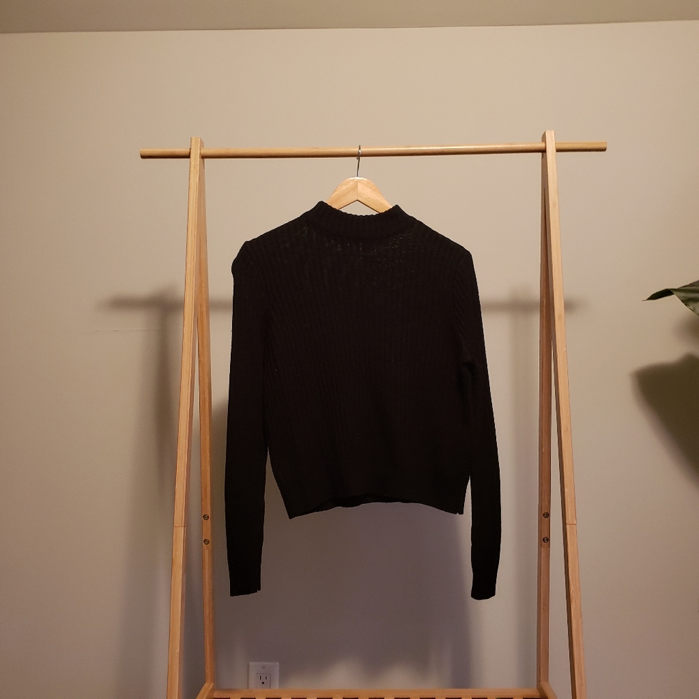 Black Ribbed H&M Sweater